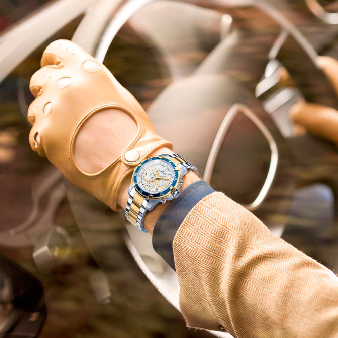 Montre RECORD: Guichet dateur à 5 heures